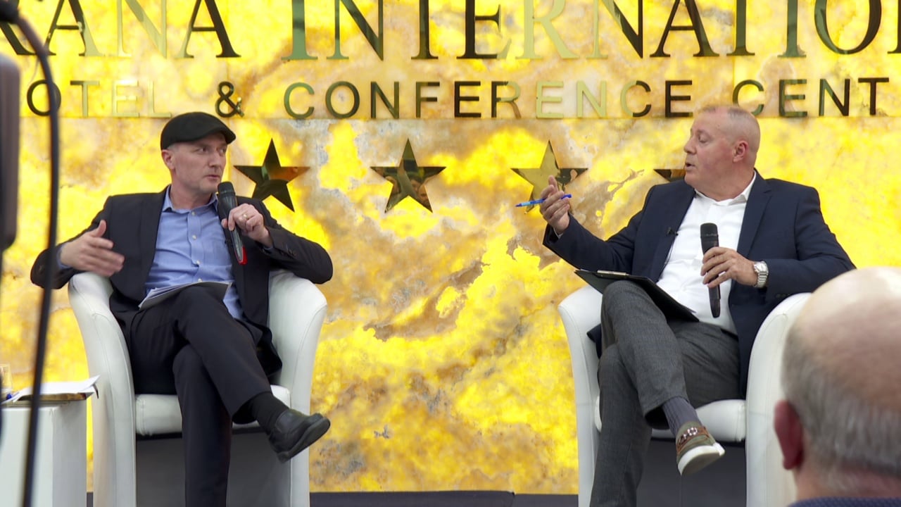 Debati Nano-Serjani për fenë dhe shkencën: ateizmi, Zoti dhe përplasja e argumenteve