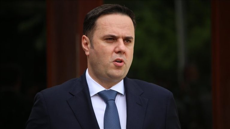 Lumir Abdixhiku: Kosova po shkon në zgjedhje pas përplasjes për presidentin