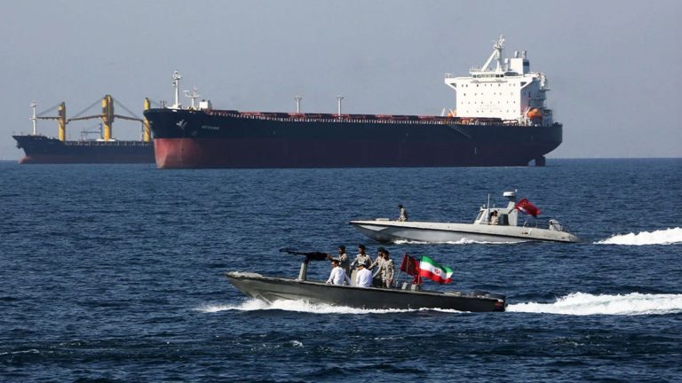 Ngërç në negociatat SHBA-Iran, Hormuzi mbetet i bllokuar dhe tensioni nuk ulet