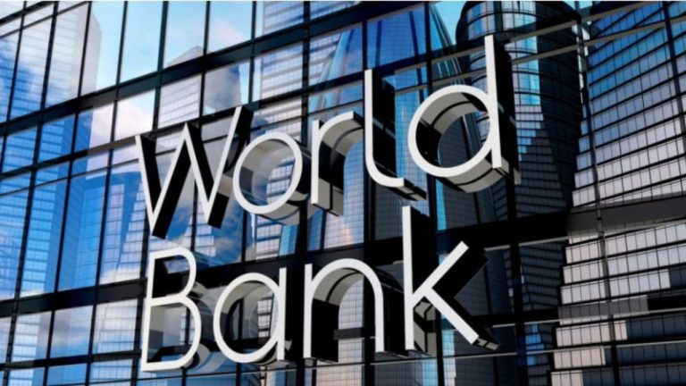 Raporti i BB për ekonominë shqiptare: rritje, borxh më i ulët dhe alarm për emigracionin