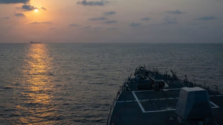 Trump shtyn bastin me Iranin: bllokada detare si provë e radhës për presionin amerikan