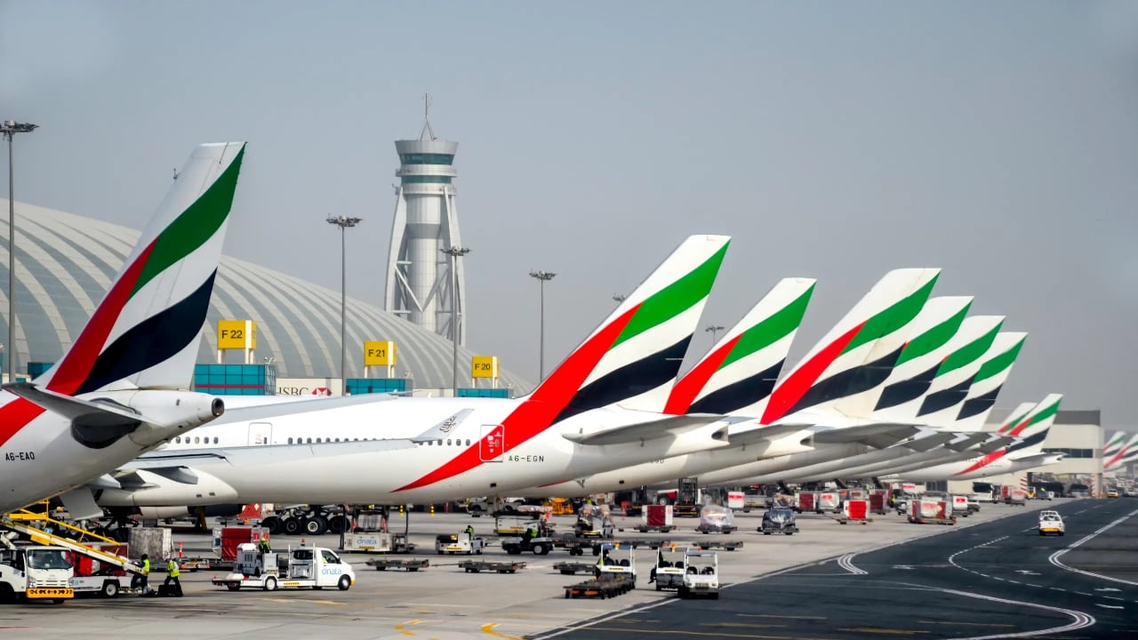 Emiratet heqin kufizimet ajrore pas sulmeve iraniane, fluturimet drejt Dubait pritet të normalizohen