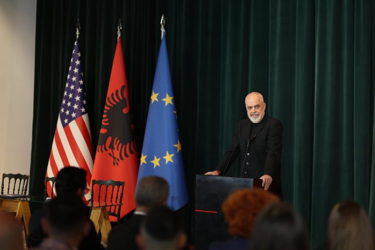 Rama premton kthimin në punë të TEC-it të Vlorës me gaz amerikan për 20 vite