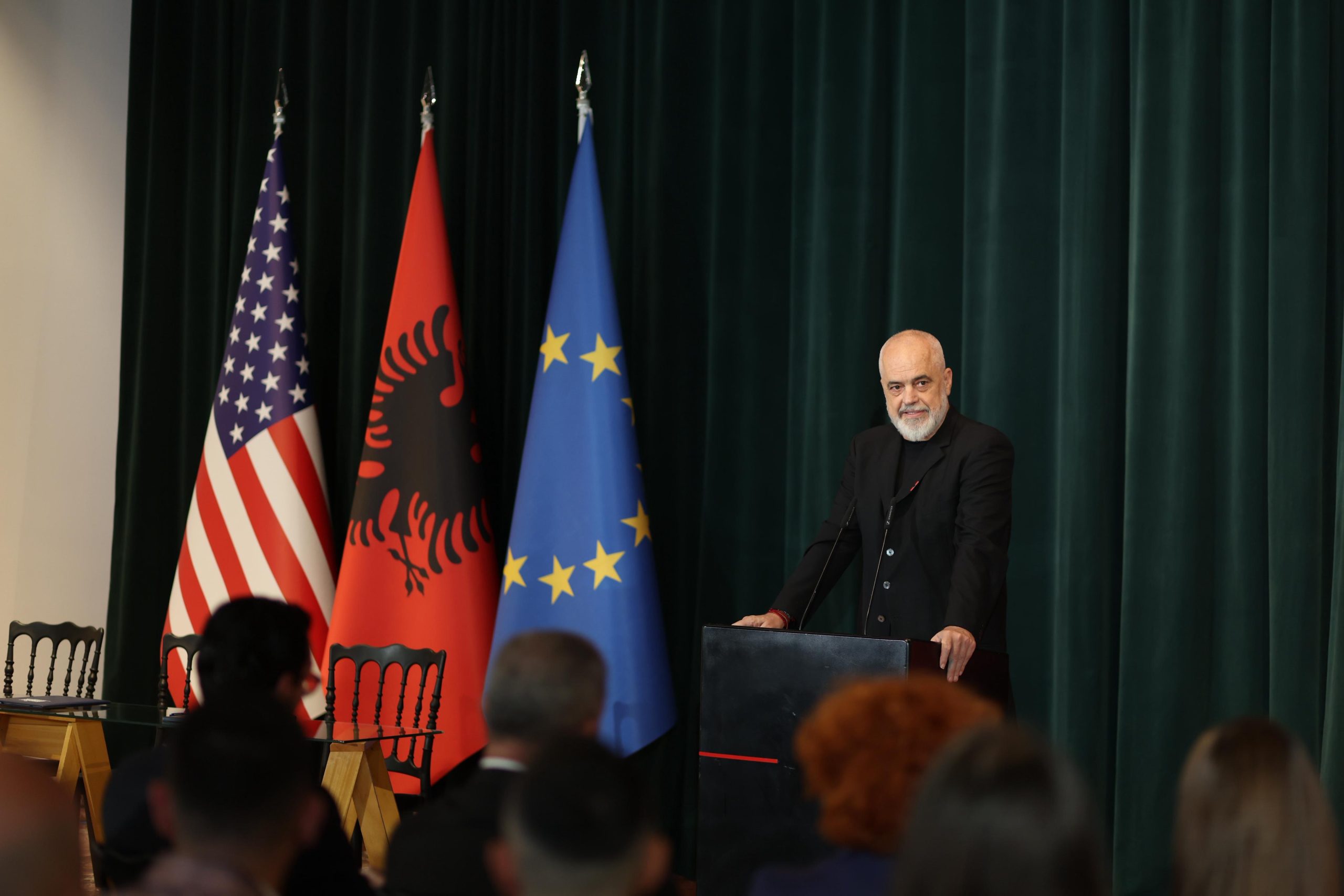 Rama premton kthimin në punë të TEC-it të Vlorës me gaz amerikan për 20 vite