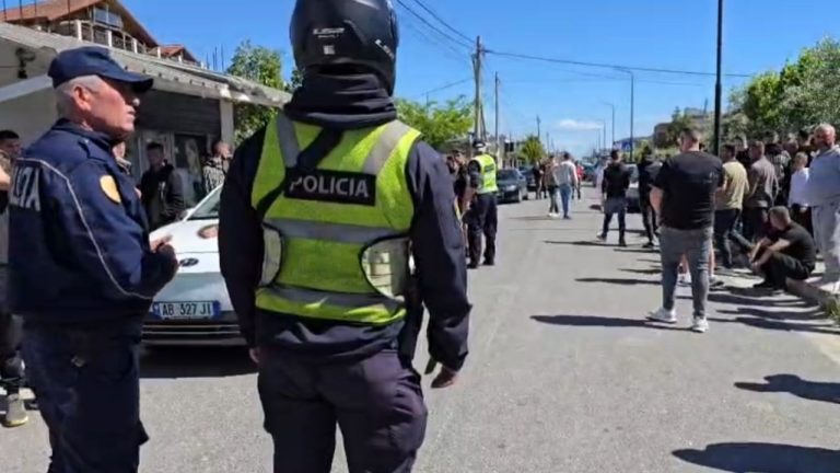 Aksidenti me dy të mitur të vdekur në Durrës, pezullohen 3 drejtues policie