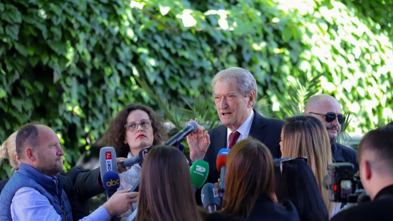 Berisha sulmon Dumanin për apartamentin te Liqeni i Thatë, ngre dyshime për deklarimin në vetting