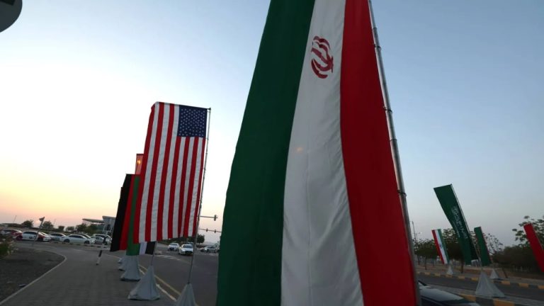 Irani paralajmëron SHBA-në dhe Emiratet për Hormuzin: “Mos hyni sërish në moçal”