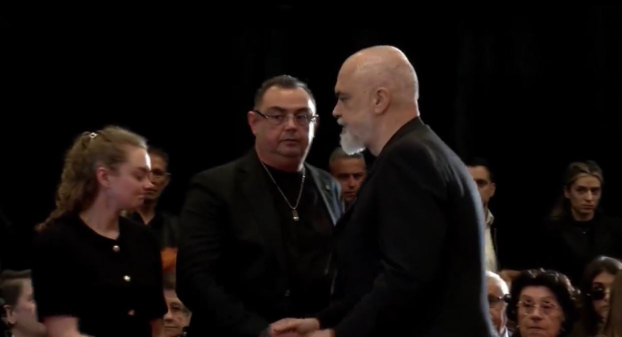 Homazhe shtetërore për Servet Pëllumbin, Rama i pranishëm në ceremoninë e lamtumirës