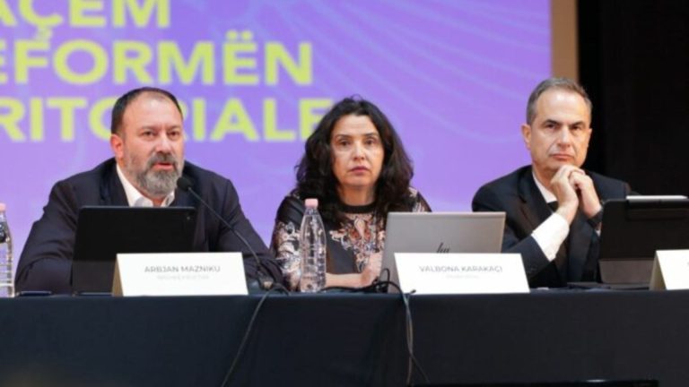 Reforma territoriale rikthehet në Vlorë, mazhoranca dhe opozita kërkojnë korrigjime