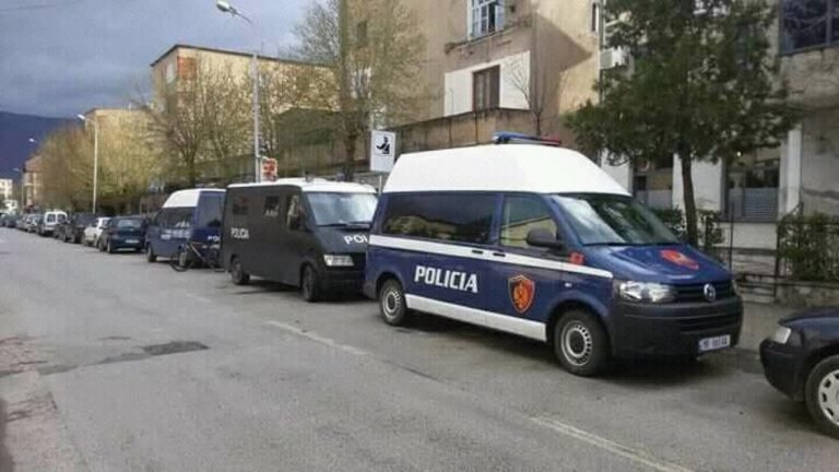 60-vjeçari gjendet i pajetë në lumë në Devoll, policia e konsideron rënien aksidentale