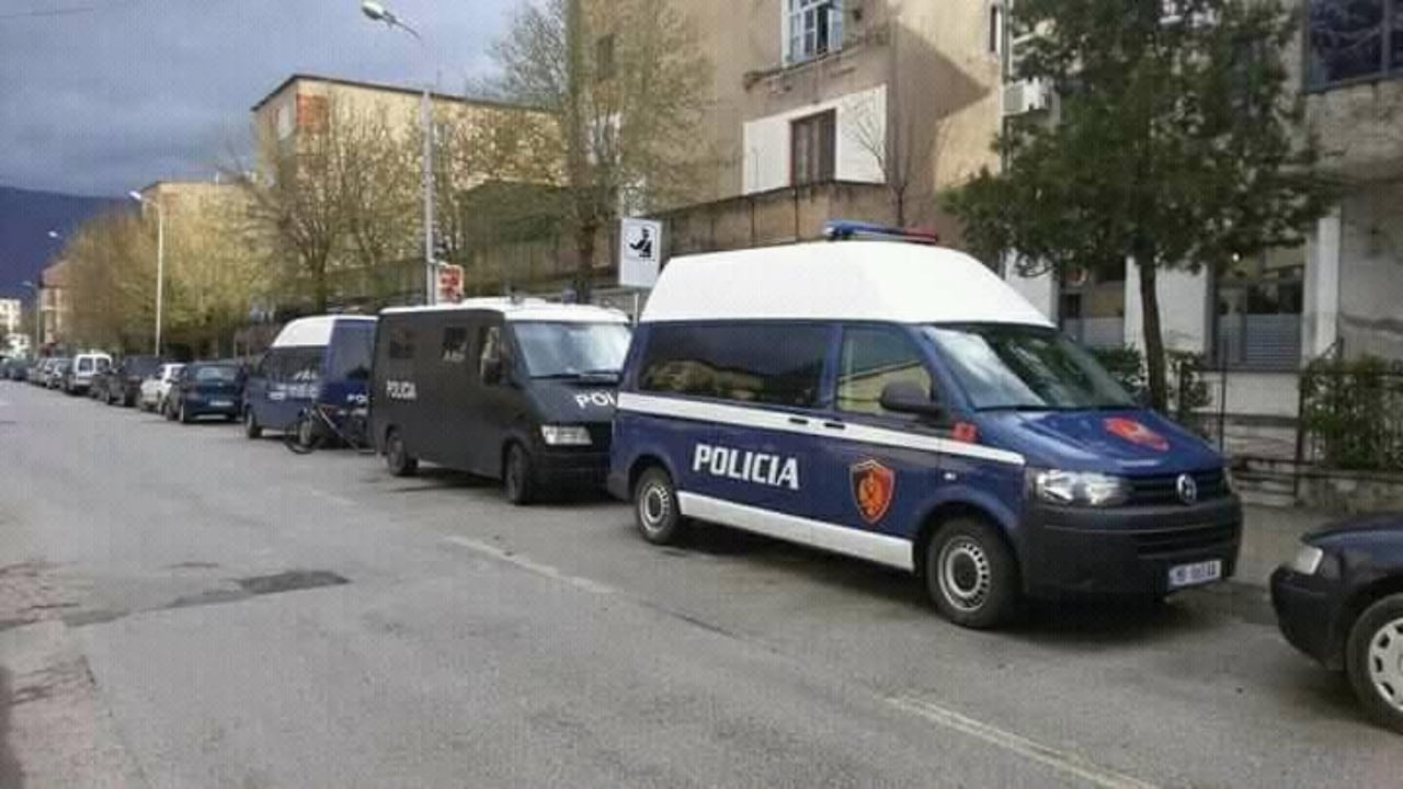 60-vjeçari gjendet i pajetë në lumë në Devoll, policia e konsideron rënien aksidentale