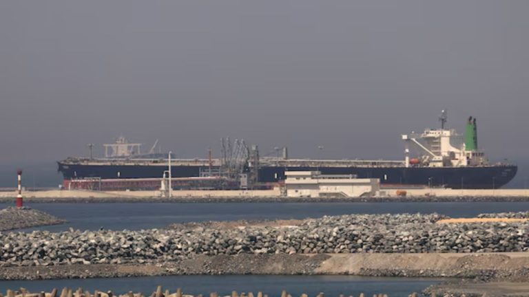 Nafta në Hormuz kalon “në heshtje”, Reuters: cisternat nga Emiratet fikën gjurmuesit