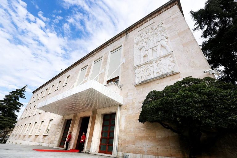 Ndryshime në qeveri: emërim te Bujqësia dhe shkarkim te Ekonomia, dalin vendimet