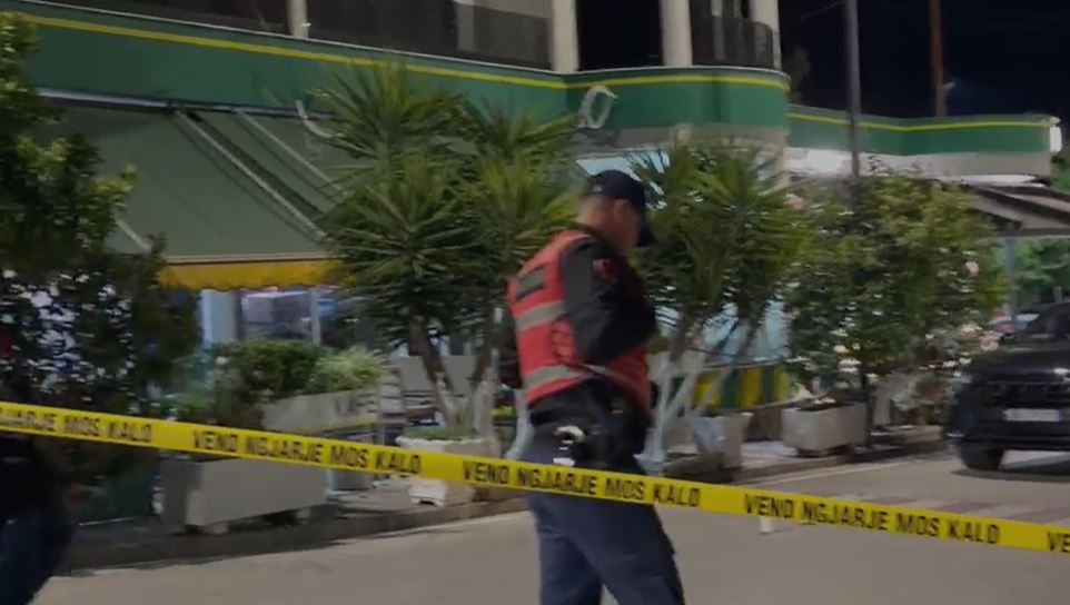 Vrasja e biznesmenit në Sarandë, autorët largohen pas krimit; policia bllokon zonën