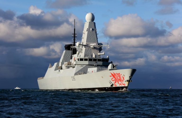 Britania çon HMS Dragon në Lindjen e Mesme, Londra dhe Franca fokus te Hormuzi