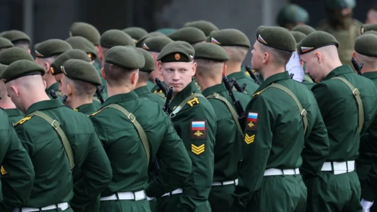 Parada e 9 Majit në Moskë nën masa të shtuara: Putin ashpërson tonin, armëpushimi mbetet i paqartë
