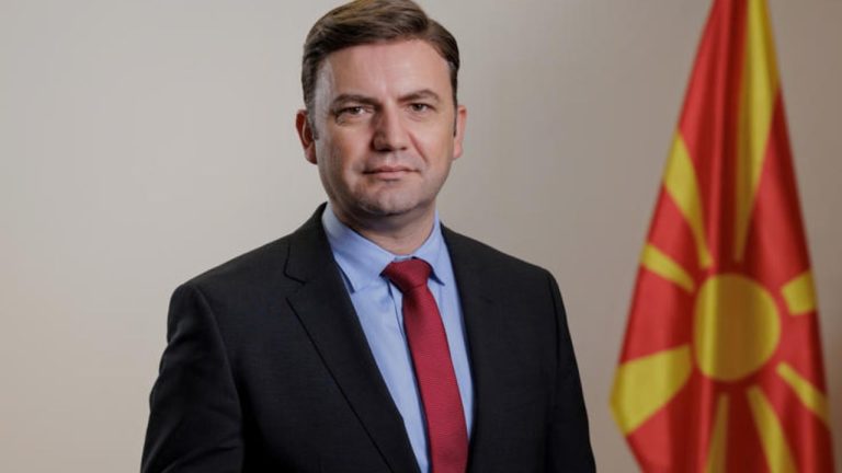 Himni shqiptar mungoi në kongresin e VLEN, reagon Bujar Osmani
