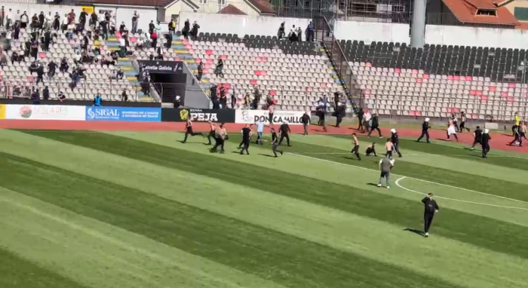 Përplasje te Elbasan Arena para AF Elbasani-Tirana, dhunë në hyrje dhe brenda stadiumit