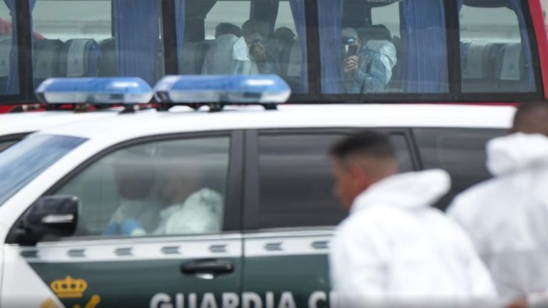 Tenerife: vdes në detyrë oficeri spanjoll gjatë evakuimit nga anija me shpërthim hantavirusi