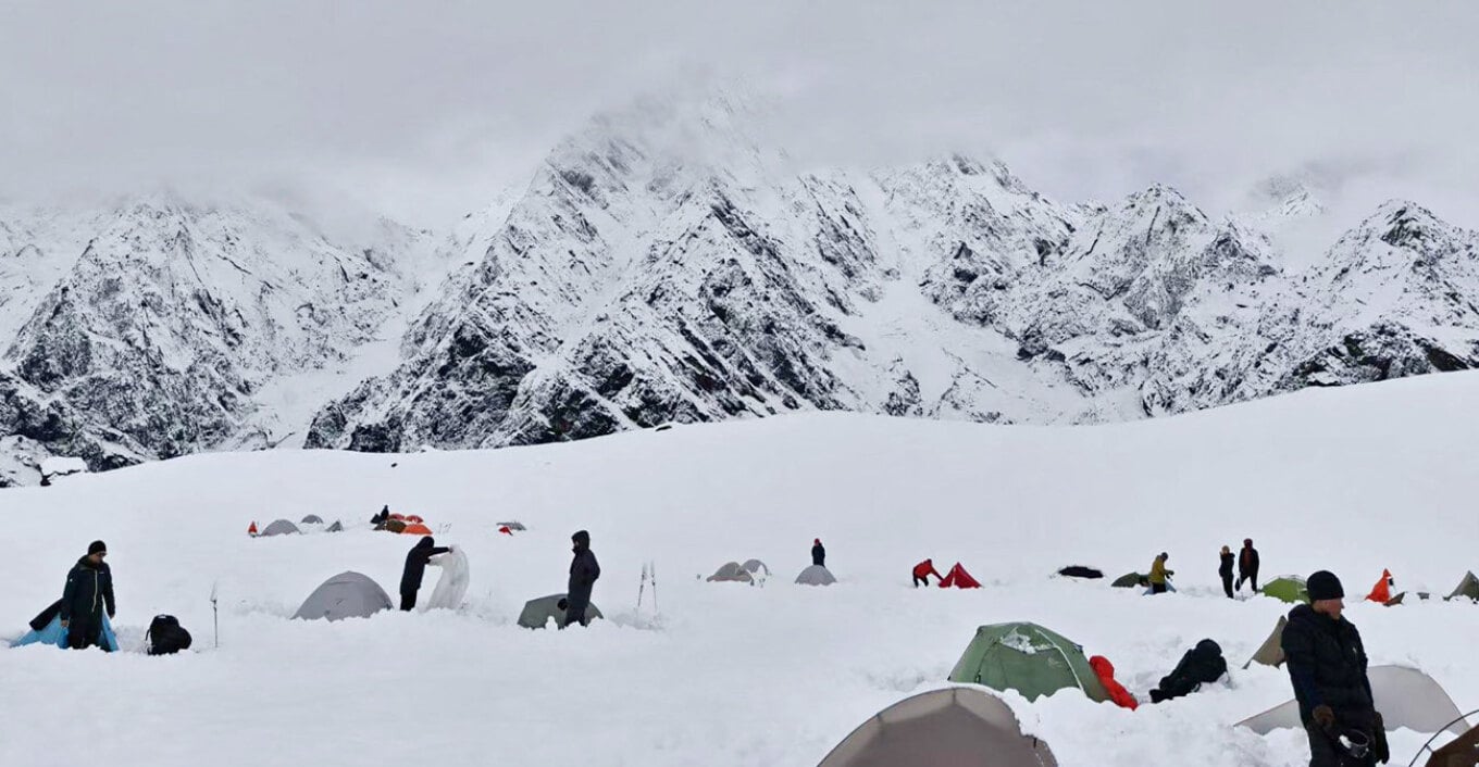 Everest, vdes një guidë nepaleze pas rënies në akullnajë; bilanci i sezonit shkon në pesë