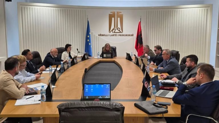 Përplasje në KLP: debat i ashpër mes Mirela Bogdanit dhe Sokol Stojanit për vakancat