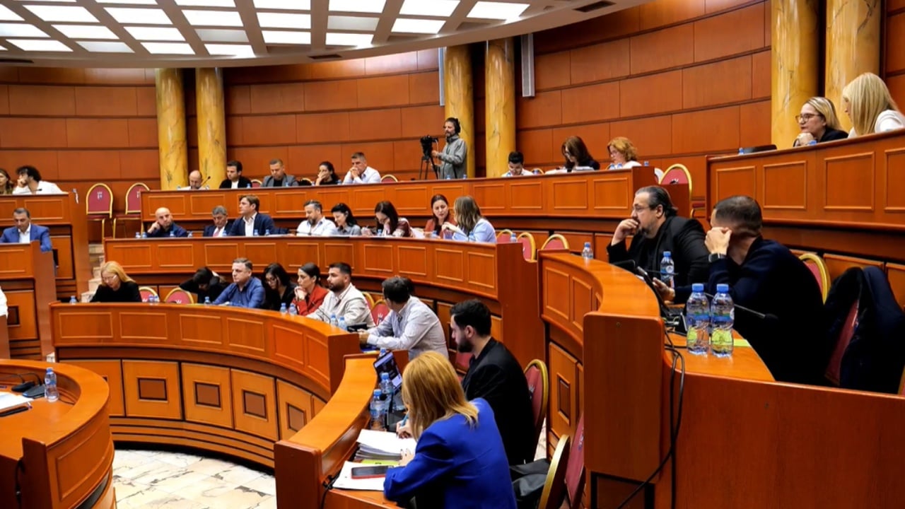 Bashkia e Tiranës shtyn afatin për kreditë e buta pas bllokimit të e-Albania