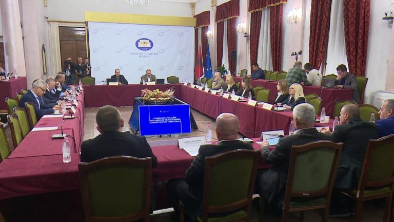Reforma territoriale, PS dhe PD përplasen për numrin e bashkive në vend