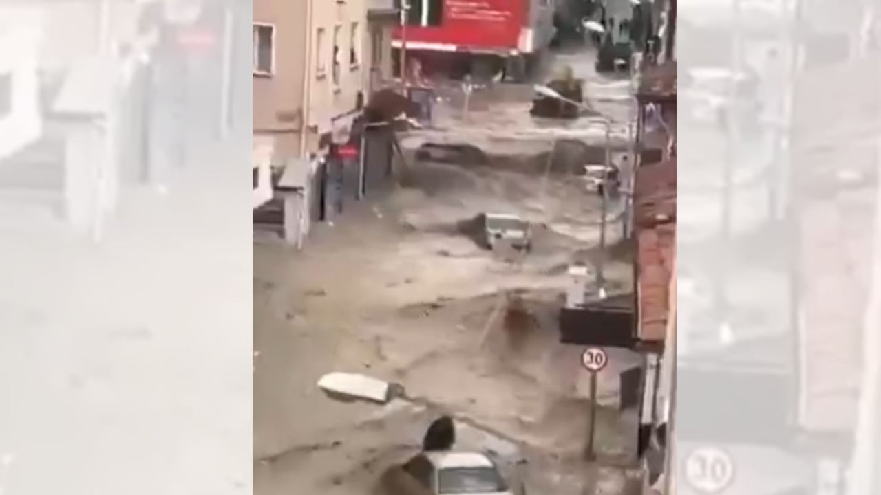 Shira të rrëmbyeshëm në Turqi, përmbytje në Samsun: 12 të plagosur dhe shkolla të mbyllura