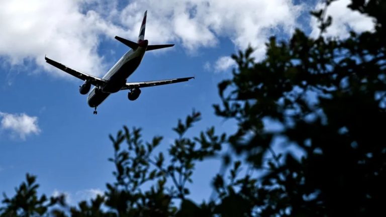 Biletat e avionit në Evropë mund të shtrenjtohen pas krizës me Iranin, paralajmëron IATA