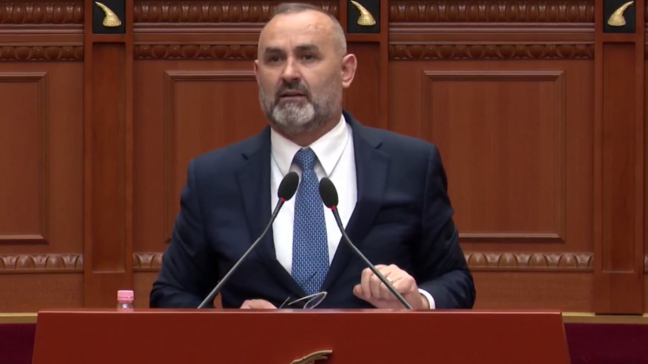 Përplasja Manja-Peleshi në Kuvend, ironitë me “gradat” lanë në hije debatin për integrimin