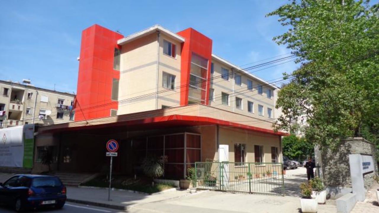 Shkarkohet drejtori i Fondit të Sigurimit Shëndetësor, Ilir Topi emërohet në vend të Arti Papajanit