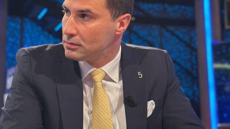 Studentët shqiptarë në Shkup paralajmërojnë tjetër protestë për provimin në shqip, reagon edhe Lorik Cana
