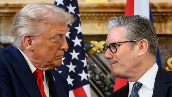 Trump sulmon Starmer: emigracioni, energjia dhe përplasja me SHBA rrisin presionin