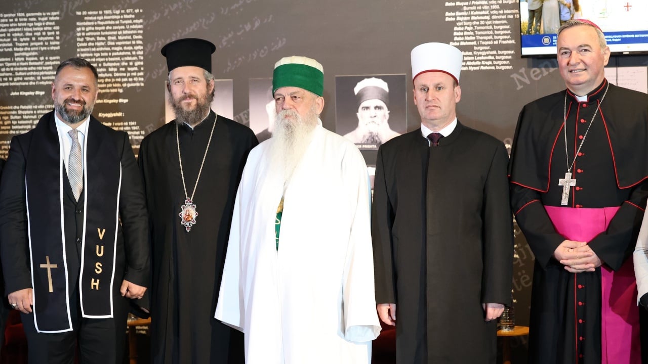 Krerët fetarë në një tryezë për familjen, mes debatit për unionet e të njëjtës gjini