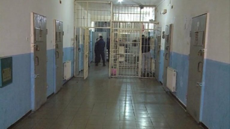 Aksion në burgun e Fushë-Kosovës në Lushnjë, kontrolle prej javësh për telefona e drogë