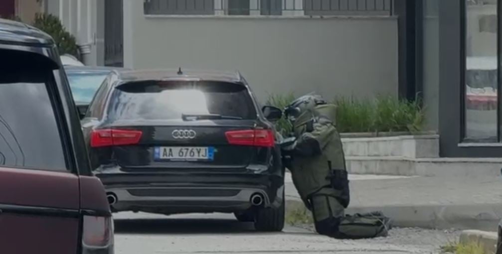 Alarm në Korçë, rrethohet Lagjja 18: policia kontrollon një makinë pas dyshimeve për eksploziv