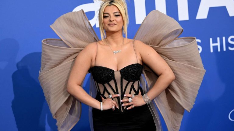 Bebe Rexha mbështet protestën e 18 majit për shqipen në RMV, çështja del përtej kufijve