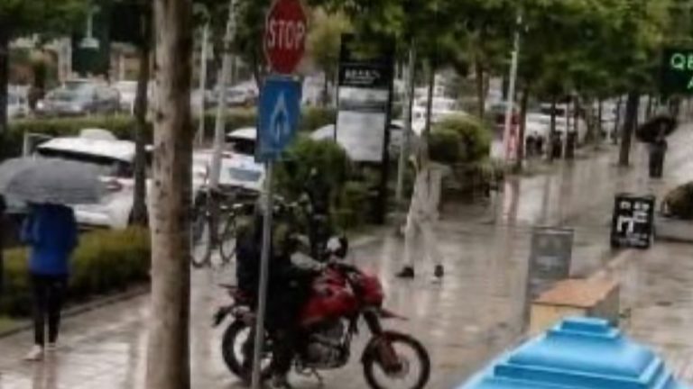 Grabitja në argjendari në Kamëz, policia shoqëron disa persona por autorët mbeten pa emër