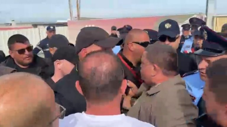 Aeroporti i Vlorës mbetet i bllokuar për ditën e dytë, punëtorët jashtë kantierit