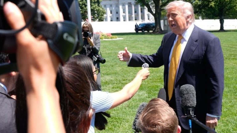 Trump ngre tonet ndaj Iranit: marrëveshje ose “rikthehemi për të përfunduar punën”