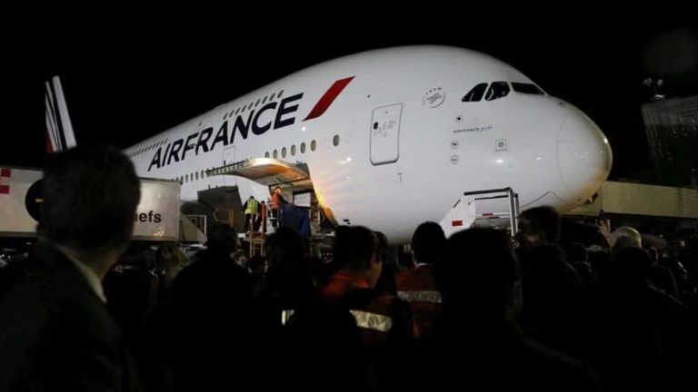 Alarm për Ebola, fluturimi Paris-Detroit devijohet në Montreal pas dyshimeve për një pasagjer
