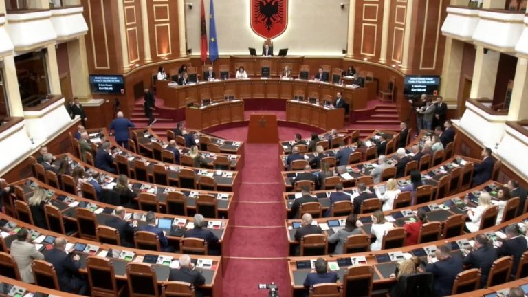 Interpelanca me Ramën shtyhet në Kuvend, mazhoranca e lidh me vizitën në Seul