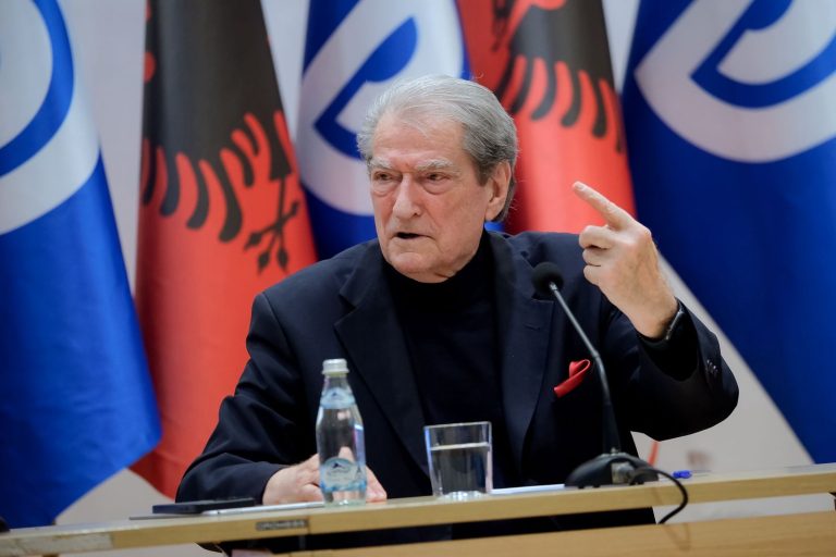 Berisha akuzon Ramën për deklaratën e "zero marrëdhënie" me Rusinë dhe lidhje me Vuçiçin