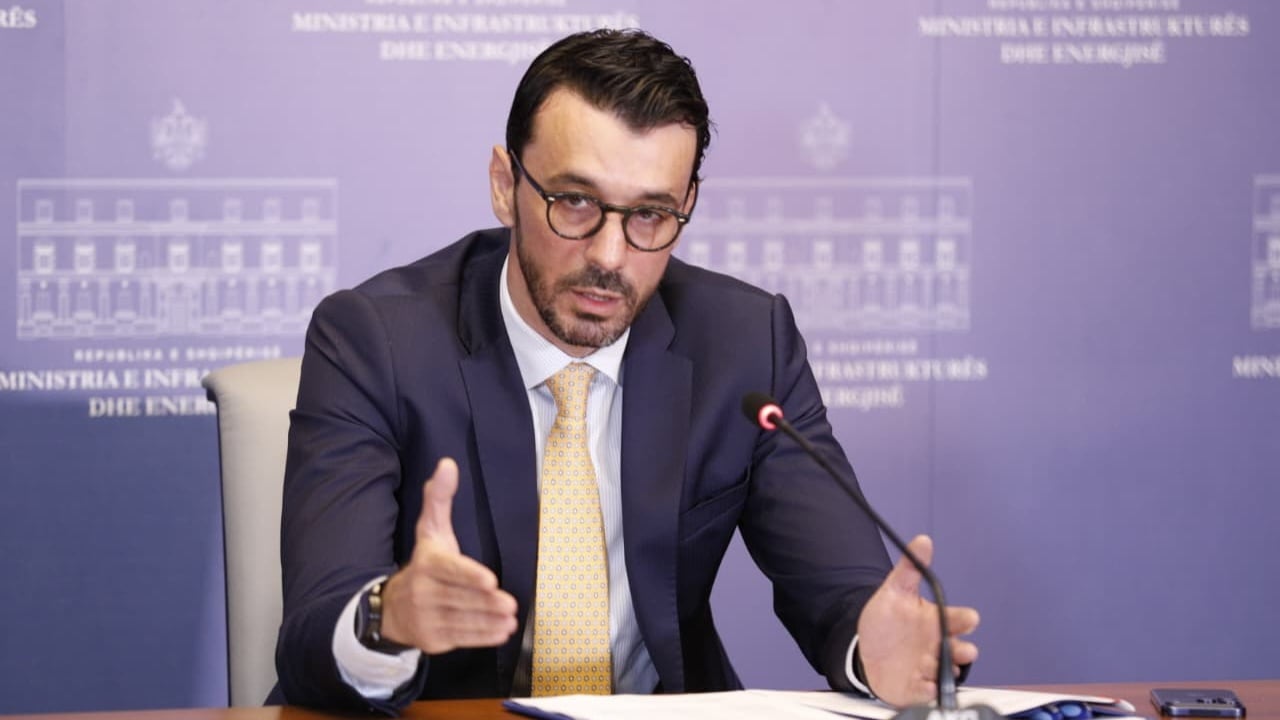 Përplasjet te aeroporti i Vlorës, ministria paralajmëron penalitete dhe rishikim kontrate