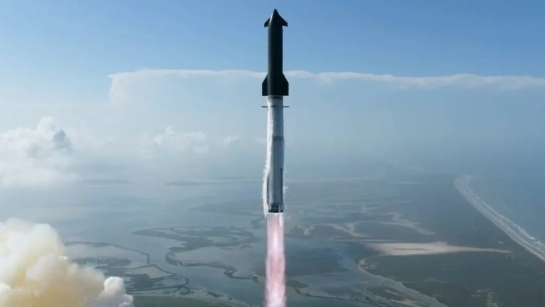 Starship del në hapësirë dhe shpërthen sipas planit gjatë rikthimit, testi i ri i SpaceX