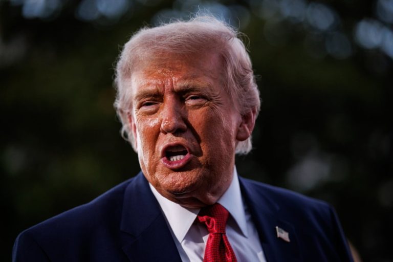 Trump paralajmëron për Iranin: ose marrëveshje me SHBA-në, ose “goditje shumë e fortë”