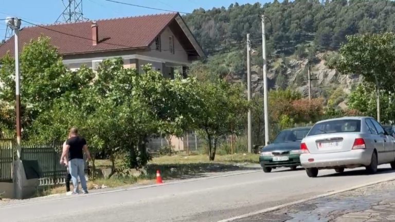 Aksident fatal në Elbasan-Librazhd, humb jetën një 7-vjeçar; ndalohet shoferi