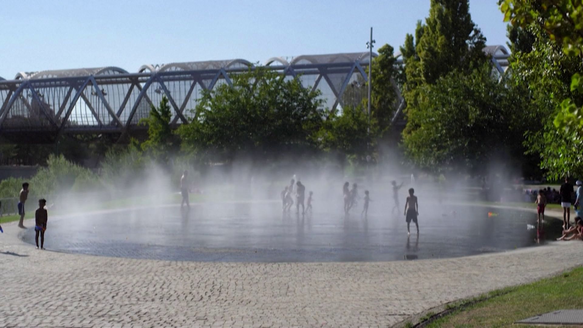 Europa nën valë të fortë të nxehti, Franca e Britania në alarm për temperatura ekstreme