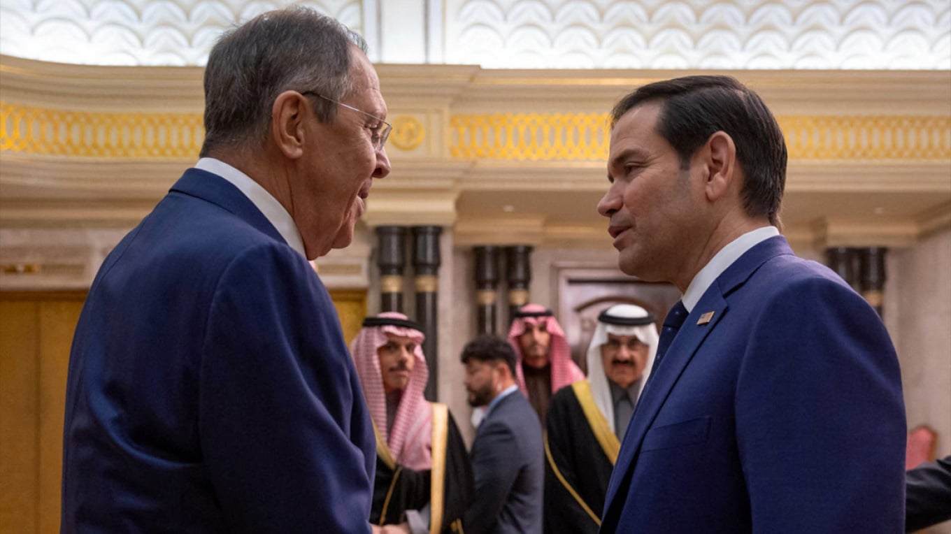 Lavrov telefonon Rubion: Moska paralajmëron sulme të reja në Kiev dhe kërkon largimin e diplomatëve amerikanë