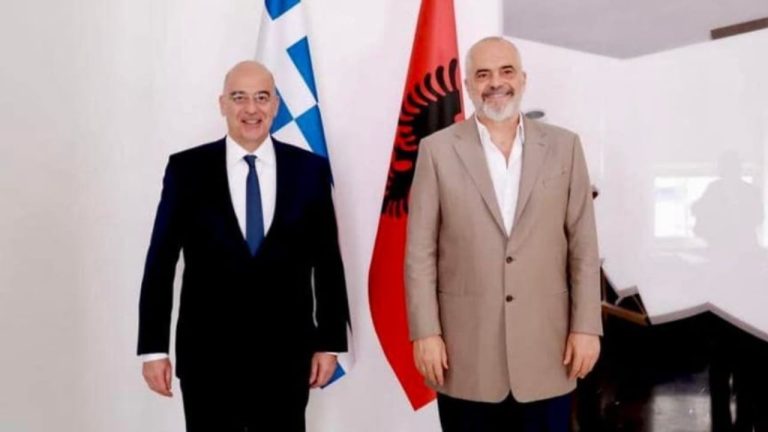 Nikos Dendias në Tiranë, takim me Ramën pas axhendës në Ministrinë e Mbrojtjes
